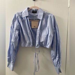 Kittenish cropped blue wrap around top with collar - size small - NWT